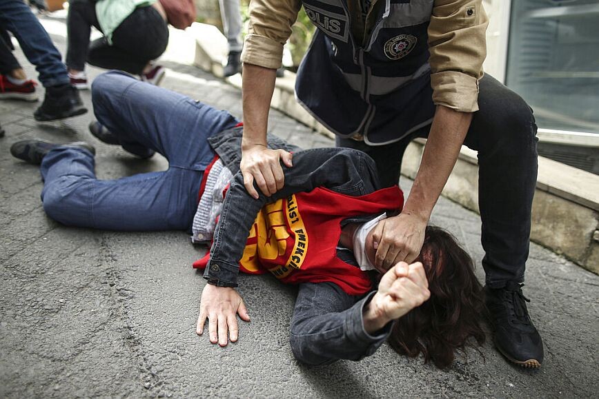 Βίαιη καταστολή του εορτασμού της εργατικής Πρωτομαγιάς από την Αστυνομία – Δείτε φωτογραφίες