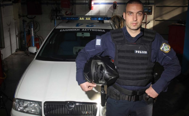 O αστυνομικός που έβαλε από την τσέπη του για να φτιάξει περιπολικό «θηρίο»