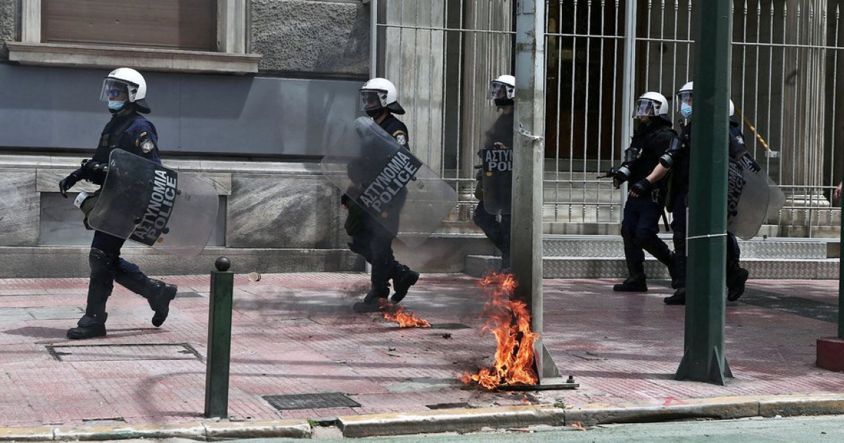 Επεισόδια στο κέντρο της Αθήνας – Τραυματίστηκε αστυνομικός