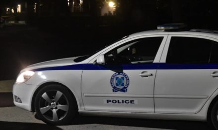 Ελληνική Λύση για την επίθεση σε περιπολικό στη Θεσσαλονίκη: Εγκληματικές ευθύνες της ΝΔ για την αποδυνάμωση της ΕΛΑΣ