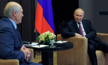 Στήριξη Πούτιν στον Λουκασένκο παρά τις διεθνείς πιέσεις