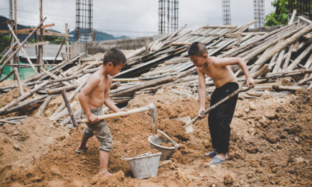 Έκκληση στις κυβερνήσεις να αυξήσουν τα επιδόματα σε μετρητά για να τερματιστεί η παιδική εργασία