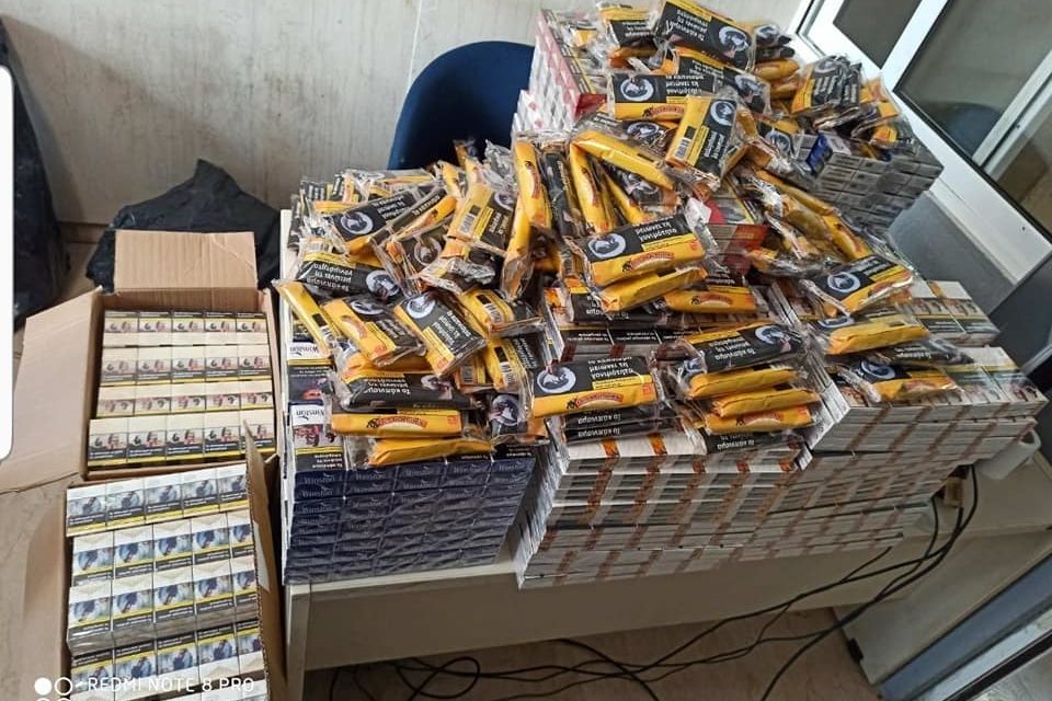 Αμεσοδρασίτες «ξετρύπωσαν» 2.800 πακέτα λαθραίων τσιγάρων