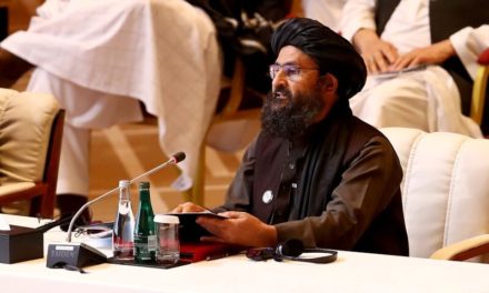 Δεσμευμένοι στις ειρηνευτικές συνομιλίες παραμένουν οι Ταλιμπάν