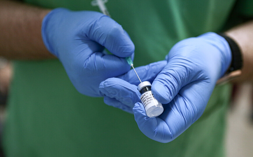 Πάνω από το 51% των Ευρωπαίων έχει λάβει τουλάχιστον μία δόση εμβολίου για τον κορονοϊό