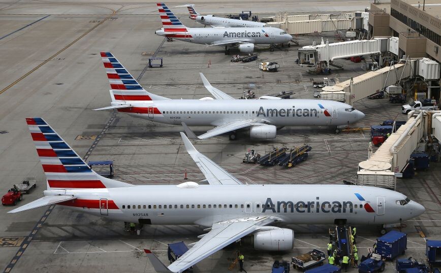 Πίεση από τις μεγάλες αεροπορικές εταιρίες στην κυβέρνηση για άρση των ταξιδιωτικών περιορισμών