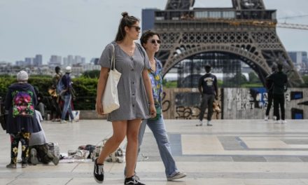 Χαλαρώνουν τα μέτρα για τον κορονοϊό σε Γαλλία και Ιαπωνία
