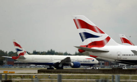 Κατέρρευσε το μπροστινό μέρος αεροπλάνου της British Airways στο Χίθροου
