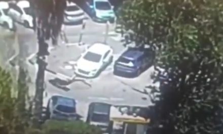 Τεράστια τρύπα στο έδαφος «κατάπιε» αυτοκίνητα στην Ιερουσαλήμ – Τα βίντεο κόβουν την ανάσα