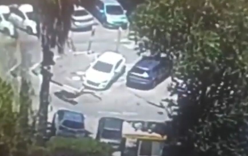 Τεράστια τρύπα στο έδαφος «κατάπιε» αυτοκίνητα στην Ιερουσαλήμ – Τα βίντεο κόβουν την ανάσα