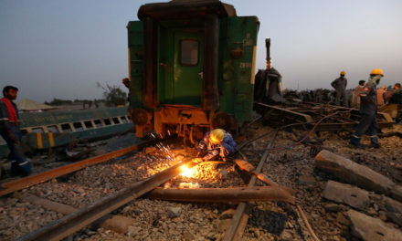 43 θύματα από τη σύγκρουση δύο τρένων