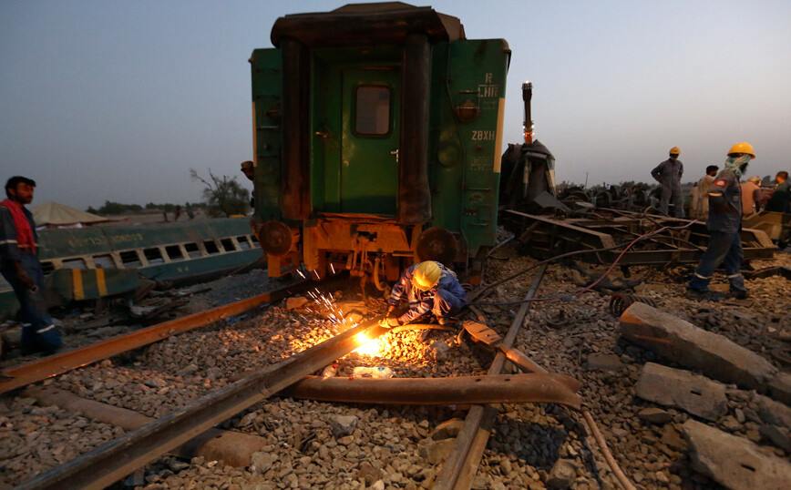 43 θύματα από τη σύγκρουση δύο τρένων