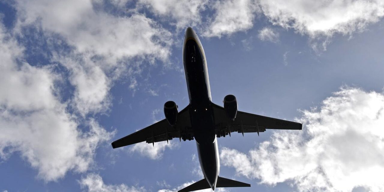 «Κρατική αεροπειρατεία»: Οι διάλογοι, η «βόμβα στο αεροπλάνο» και οι τρεις επιβάτες