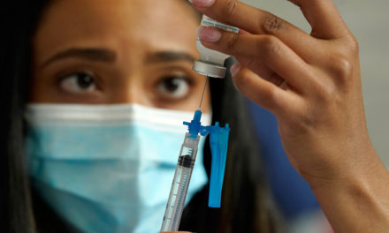 Πάνω από 150 εργαζόμενοι νοσοκομείου έμειναν χωρίς δουλειά επειδή αρνήθηκαν να εμβολιαστούν