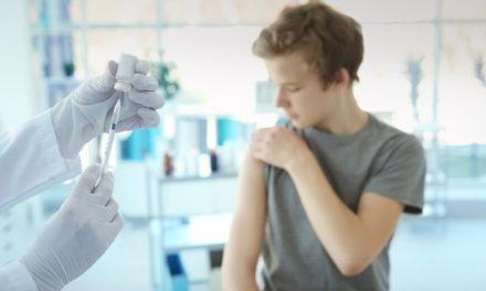 Σύσταση να εμβολιαστούν τα 12-17 ετών με υποκείμενα νοσήματα