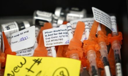 Επτά έφηβοι εμφάνισαν μυοκαρδίτιδα μετά το εμβόλιο της Pfizer