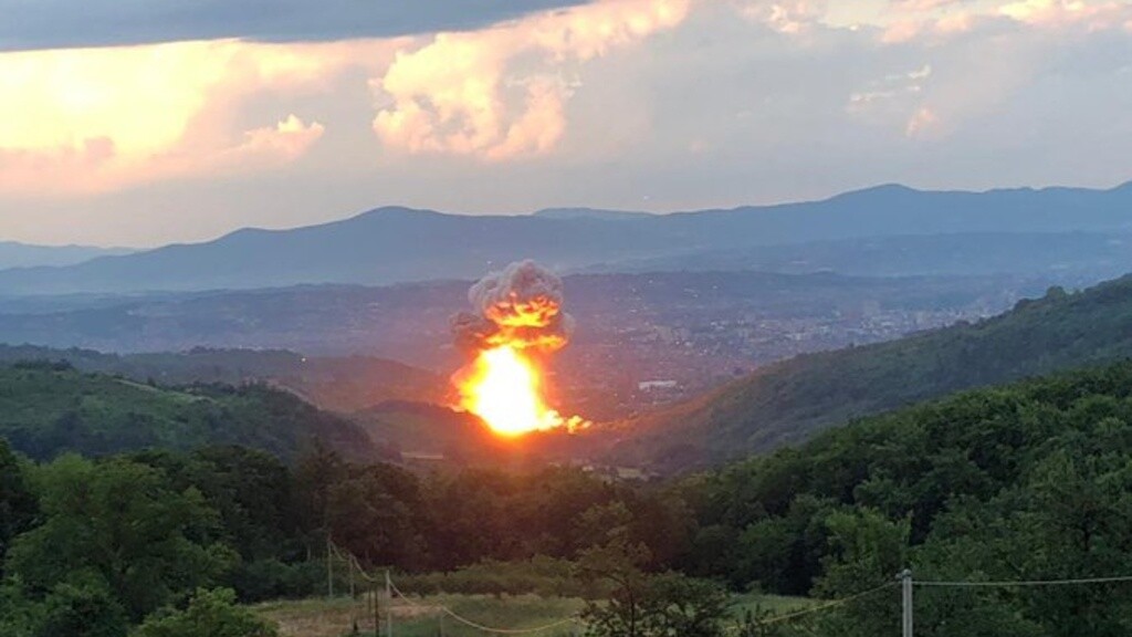 Ισχυρή έκρηξη σε εργοστάσιο πυρομαχικών στην πόλη Τσάτσακ