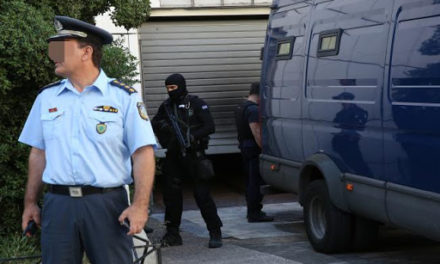Το σχέδιο για “τηλεδίκες” στα Ελληνικά Δικαστήρια – Πώς η ψηφιακή εποχή θα “απελευθερώσει” 800 αστυνομικούς από τις μεταγωγές