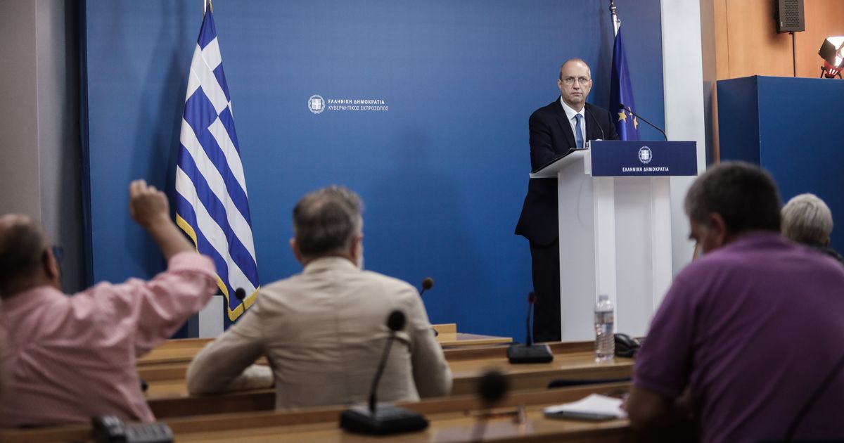 Οικονόμου για μέτρα: Δεν πρόκειται για παροχές από χρήματα που δεν υπάρχουν ή από υπερφορολόγηση