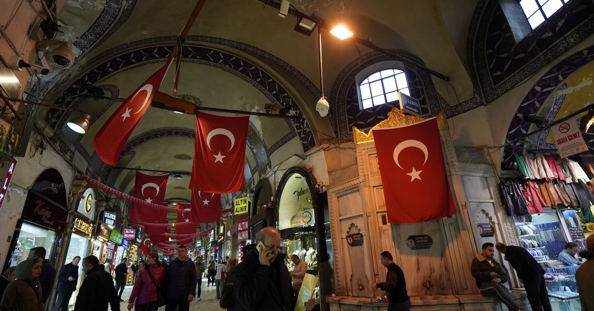 Τουρκία: Βουτιά της λίρας σε νέο ιστορικά χαμηλό επίπεδο μετά τη μείωση των επιτοκίων