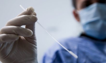 Ανοιχτό το ενδεχόμενο διενέργειας rapid test και για εμβολιασμένους