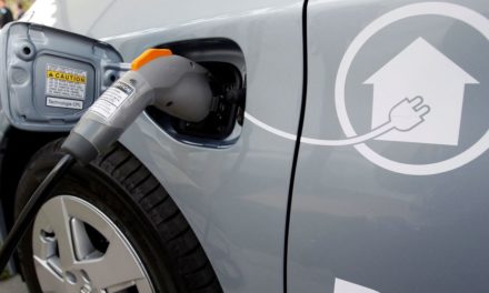 Ε.Ε.: Επιβάλλει πιο αυστηρούς ελέγχους στις εκπομπές υβριδικών αυτοκινήτων