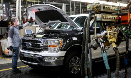 Η Ford αναστέλλει και μειώνει την παραγωγή σε 8 εργοστάσια λόγω έλλειψης τσιπ