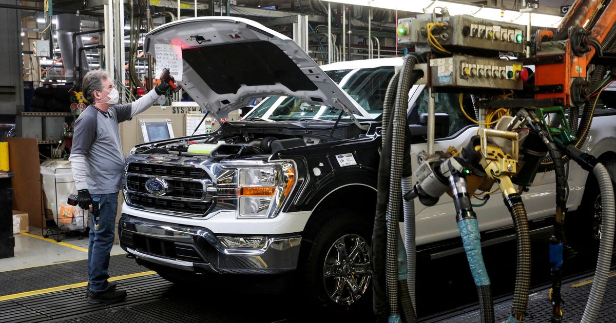 Η Ford αναστέλλει και μειώνει την παραγωγή σε 8 εργοστάσια λόγω έλλειψης τσιπ