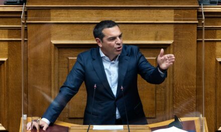 Τσίπρας: Νίκη του ΣΥΡΙΖΑ θα είναι επιστροφή της δημοκρατίας. Οικονόμου: Ο Τσίπρας δεν έχει μάθει τίποτα