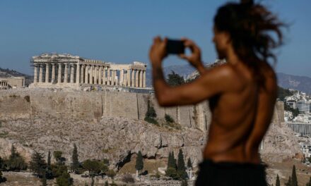 Παρά τη χαμηλή τουριστική κίνηση, η Αθήνα άντεξε και παραμένει ισχυρός προορισμός