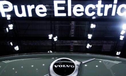 Συνεργασία Volvo και Starbucks για πιλοτικό δίκτυο φόρτισης ηλεκτρικών αυτοκινήτων