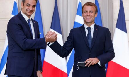 Συγχαρητήρια Μητσοτάκη σε Μακρόν για τη νίκη του στις προεδρικές εκλογές της Γαλλίας