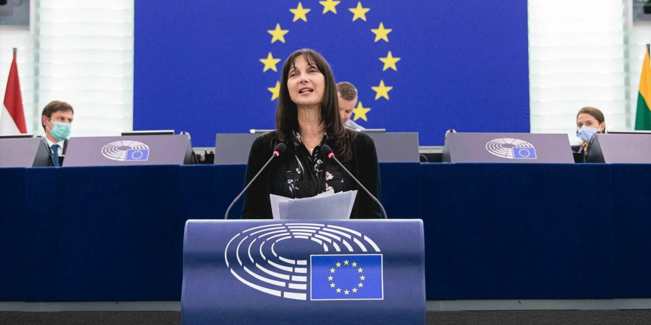 Ελενα Κουντουρά: οι εκθέσεις που υπερψηφίστηκαν στον Ευρωκοινοβούλιο