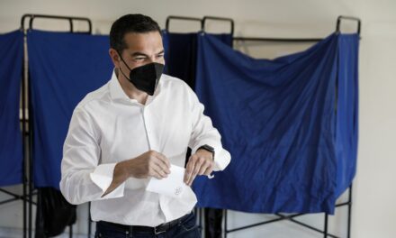 Εκλογές ΣΥΡΙΖΑ: Ψήφισε ο Αλ. Τσίπρας στέλνοντας μήνυμα στους πολίτες