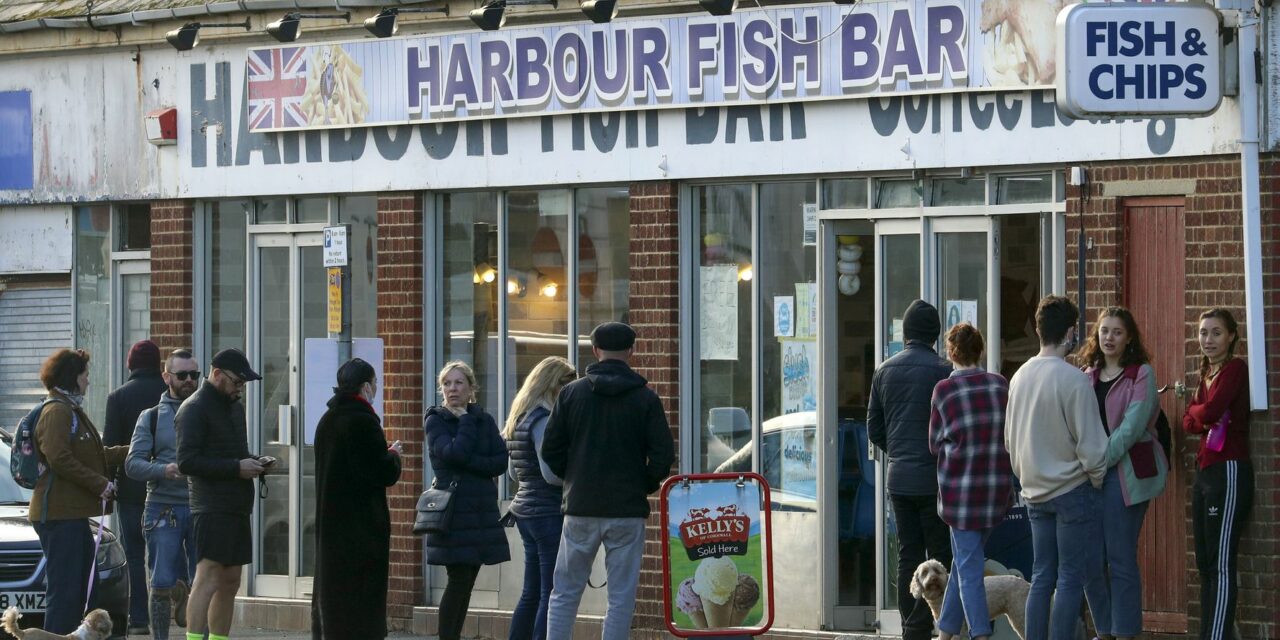 Βρετανία: Χιλιάδες καταστήματα fish and chips μπορεί να κλείσουν τους επόμενους μήνες