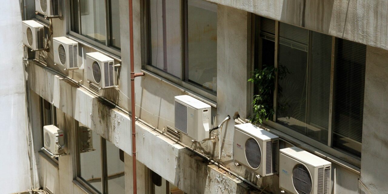 Ενεργειακή κρίση: Σχέδιο για «κόφτη» στα κλιματιστικά σε δημόσια κτίρια