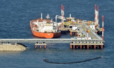 Reuters: Η Ρωσία στοχεύει σε ρεκόρ εξαγωγών πετρελαίου στην Ασία
