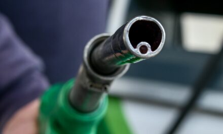 Γραφήματα: Η τιμή της βενζίνης στην Ελλάδα τα τελευταία 5 χρόνια