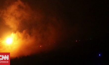 «ΒΕΛΛΕΡΟΦΩΝ-23»: Η νύχτα έγινε μέρα απο τα πραγματικά πυρά – Εντυπωσιακές εικόνες