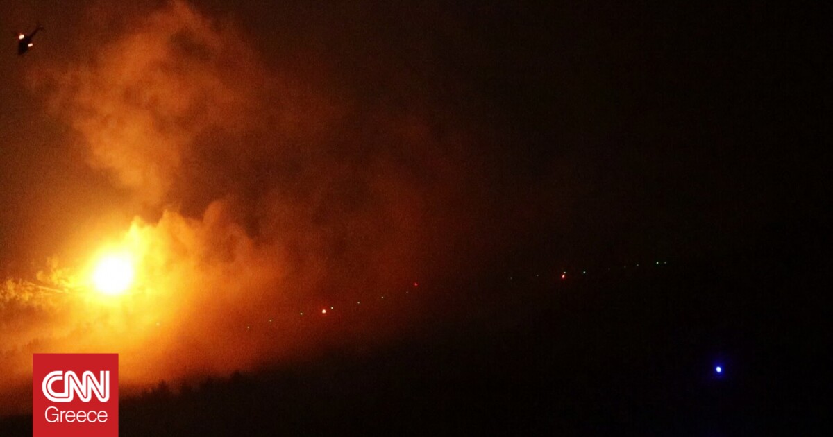 «ΒΕΛΛΕΡΟΦΩΝ-23»: Η νύχτα έγινε μέρα απο τα πραγματικά πυρά – Εντυπωσιακές εικόνες